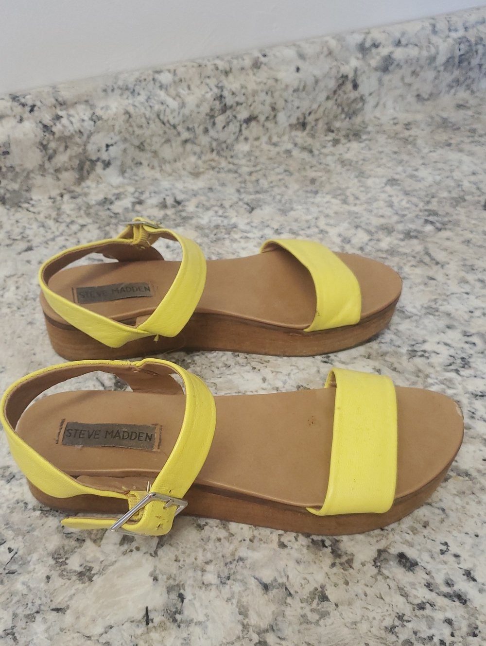 STEVE MADDEN Bright Yellow Women's Platform Sandals, size 6